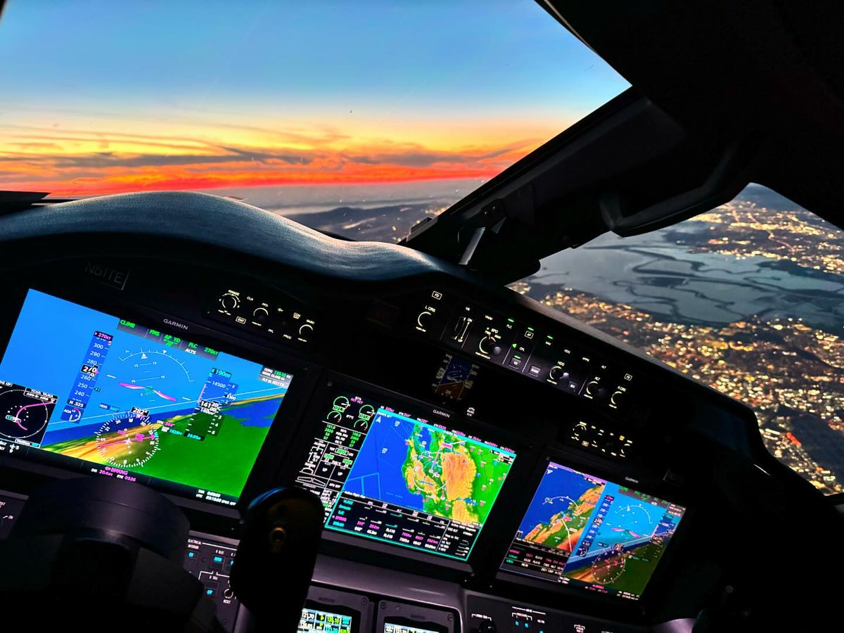 A west coast sunset from the @TextronAviation @Cessna Citation Sovereign+ 📸: croslandaviation/IG #G5000
