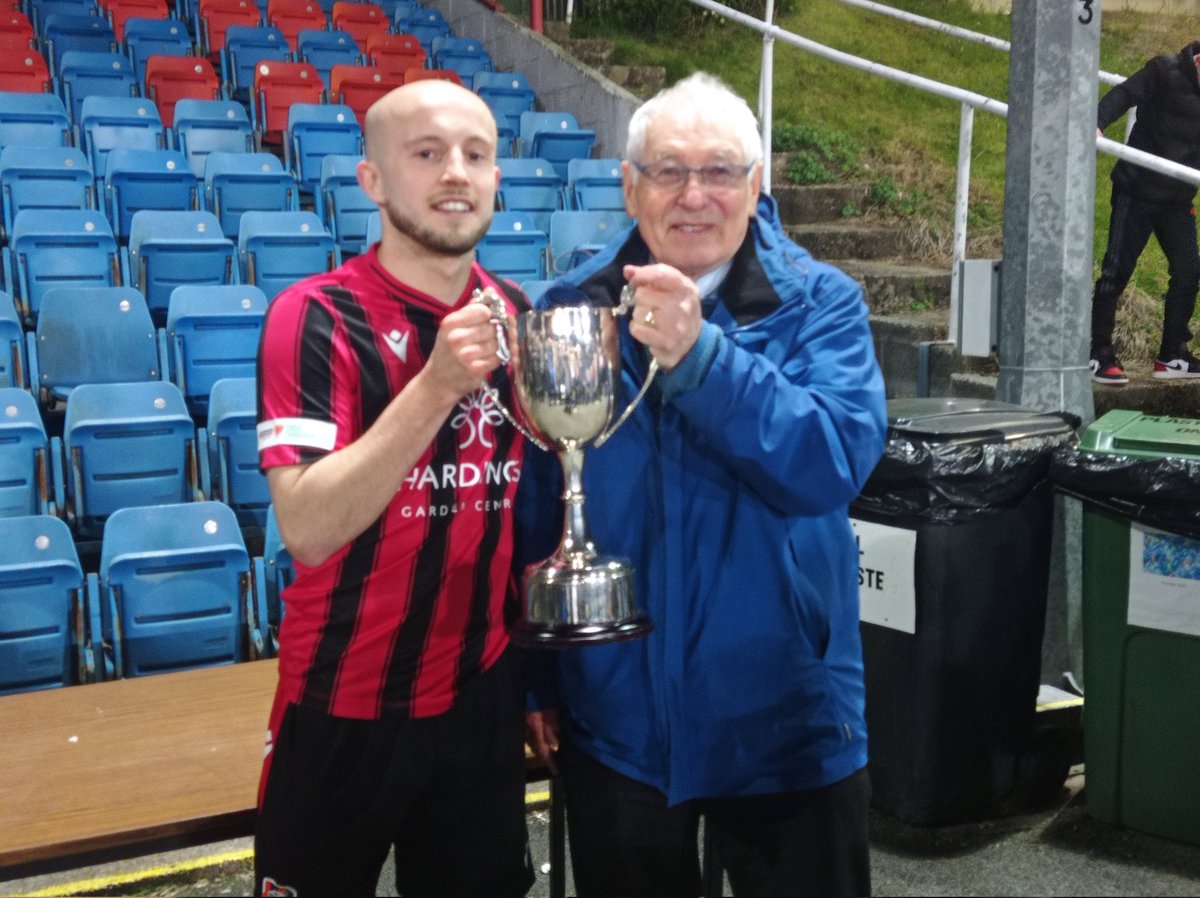 Congratulations to @GUILS1957 for retaining the @CentralWalesFA Senior Cup after defeating @caerswsfc 5-4 on penalties in tonight's final at Latham Park. @CTSport @BnRExpress @CambrianNews @ShropshireStar @mywelshpool @CymruLeagues @AllWalesSport @CollinsWFM @YClwbPelDroed