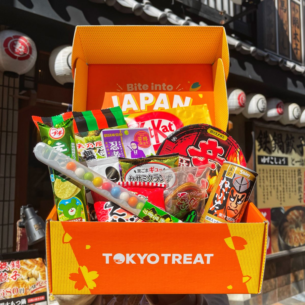 🥷Choose your fighter: Ninja Hard Gummies or Katana Candy Sword?!⚔️ Check out this month's Ninja Snackventure box to get BOTH of these exclusive treats and more!🍃 Subscribe by 5/15 to get your box straight from Japan!✈️ 🔗tokyotreat.com/subscribe