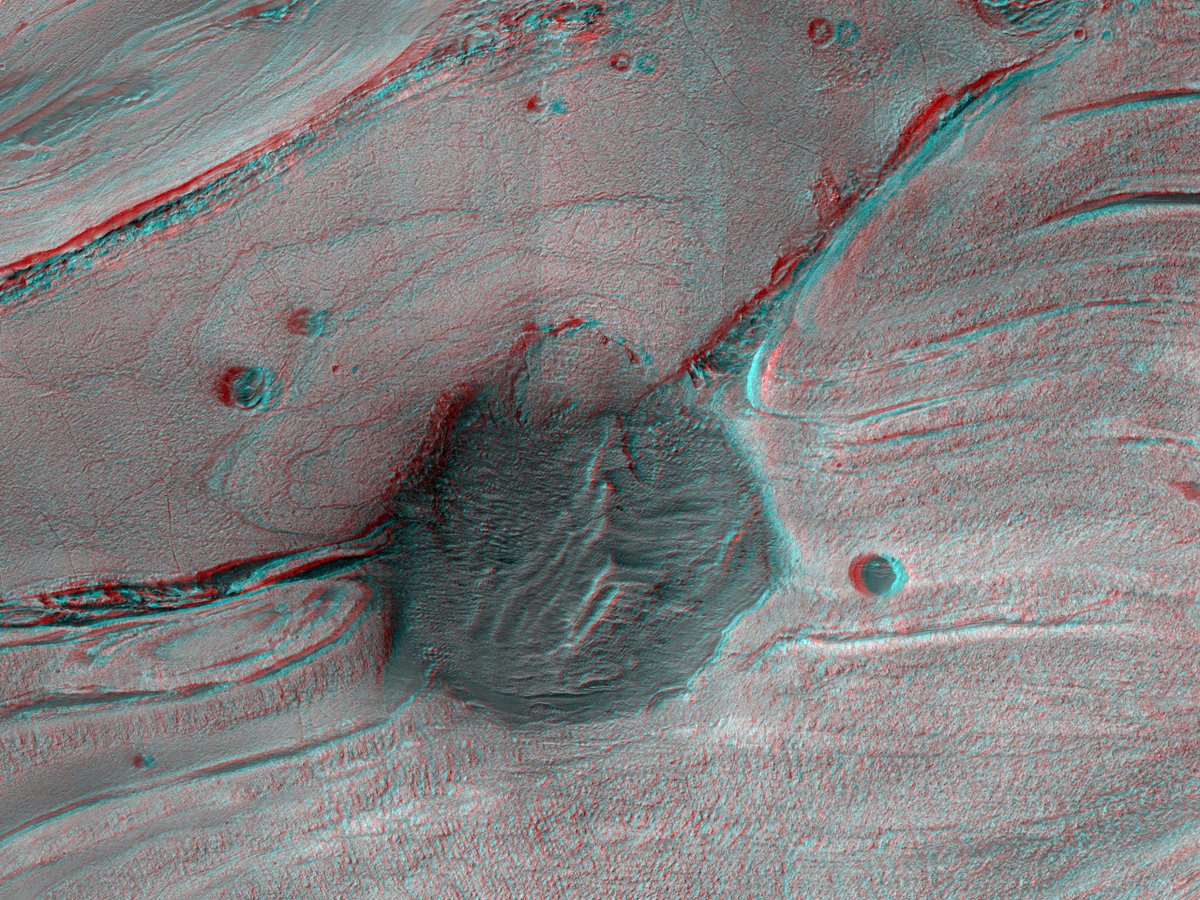 Alright, let’s try this again, shall we? THIS is today’s HiRISE 3D pic from today’s HiPOD. uahirise.org/anaglyph/ESP_0… NASA/JPL-Caltech/UArizona
