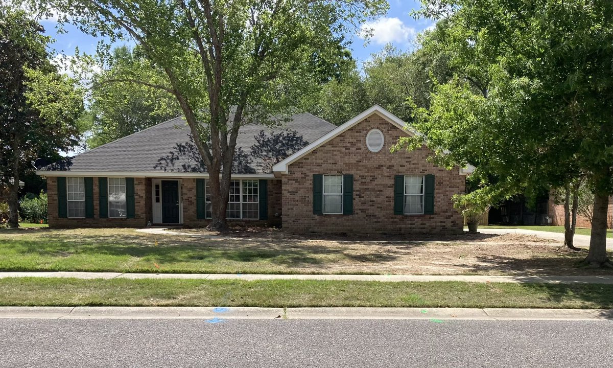 Home for Sale - Owner Financing 
$50,000 & 2750/month.
Loan due in 5 years
Helping my mother in law sell 🏠 
.
Fairhope, Alabama 
3br 3 baths & new sun room, 
New roof & plumbing thru-out
New Backyard Fence Enclosed - 
.
Email elena@grantcardone.com