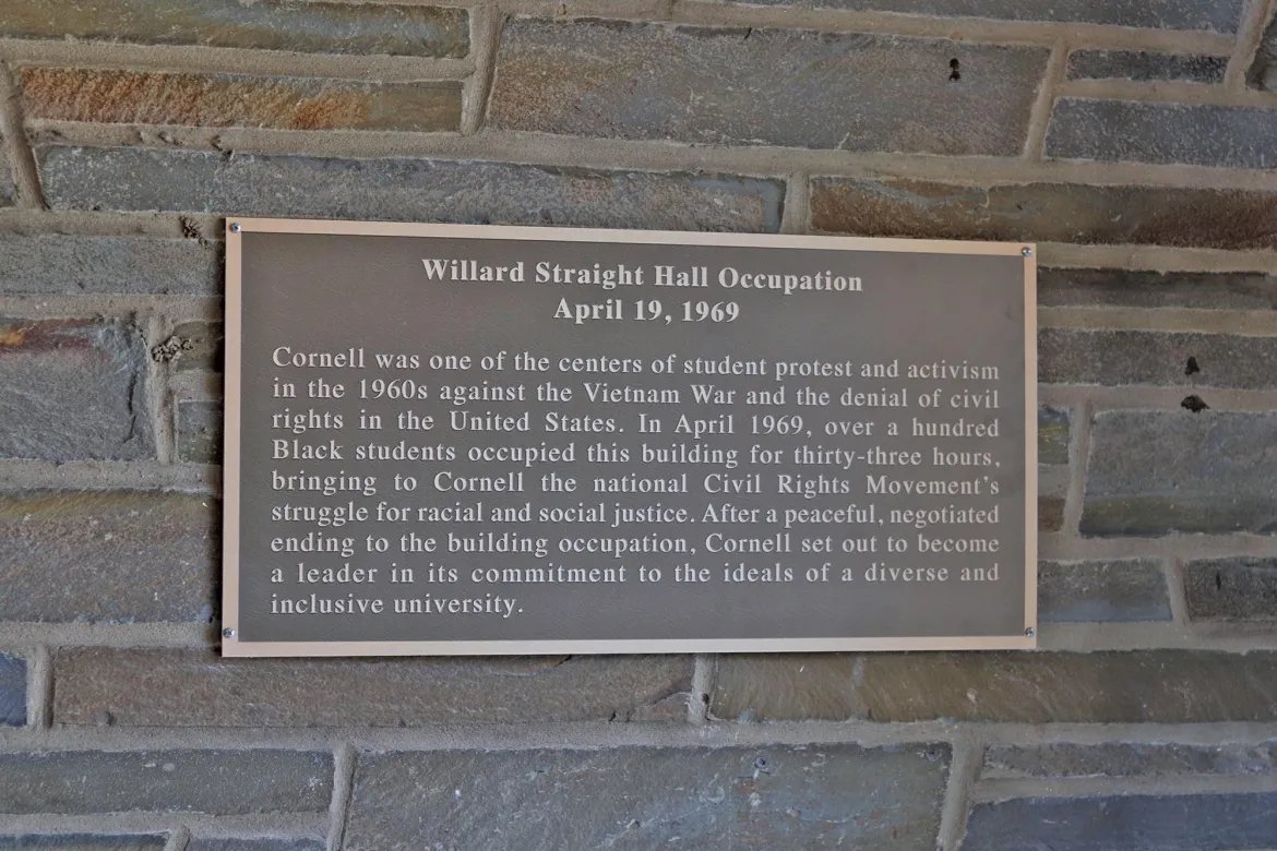 errollouis's tweet image. PERSPECTIVE: In 1969, over 100 Black students (some of them armed!) seized and held a building at Cornell University. It ended peacefully. One of the youngest occupiers, Zachary Carter, went on to become a respected judge, a U.S. Attorney, and NYC&apos;s Corporation Counsel.
