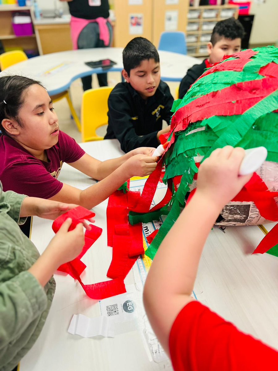 🪅Mrs. Lopez's students were excited to create their own piñata in celebration of Day of the Child. This hands-on activity was not only fun for the students, but it also taught them about Mexican culture and the importance of celebrating diversity.🪅