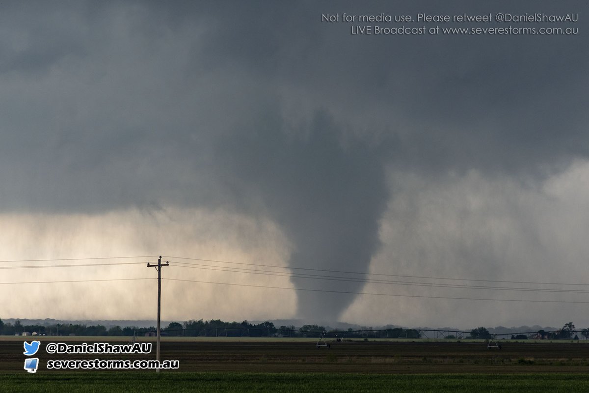 This was the view of the Fredonia Tornado 20 mins ago. Tornado warnings continue.  @NWSNorman @NWSWichita #kswx Watch live as a Patreon supporter at: severestorms.com.au