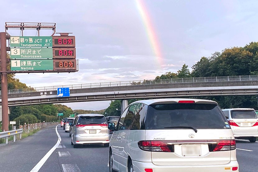 皆さん、道の混み具合はどうですか？ 高速道路が #渋滞 しているとき、一番速く進む車線はどれでしょう？ ①右側 ②真ん中 ③左側 正解はコチラ↓↓ u.softbank.jp/4d9mEQl 参考にしてみてくださいね。 #ゴールデンウィーク #GW #SoftBank