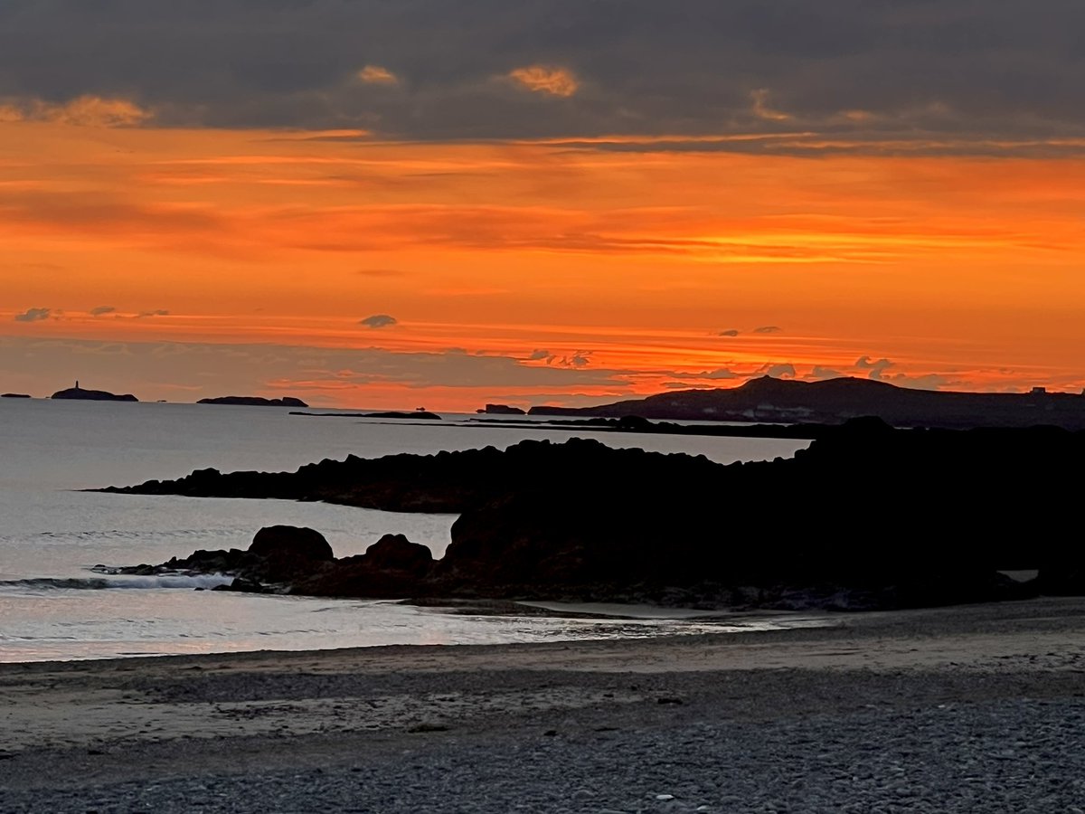 Flying visit to Anglesey worth it for a spectacular sunset #rhosneigr #sunset