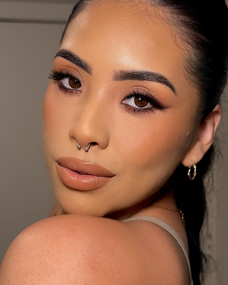 Yesss @aana_kay is living her best latte makeup moment in our #Macchiato lashes 😍🤎⁠
⁠
⁠
#houseoflashes #lashes #beauty #makeup #lashlove #lattemakeup