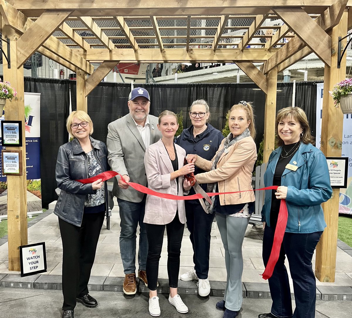 It’s OPEN all weekend!! 🏡🏘️🏠 Make sure to stop by the #BayofQuinte Home Show at the Dunc MacDonald Arena in Trenton. ⁦@quintewest⁩ ⁦@QWChamber⁩