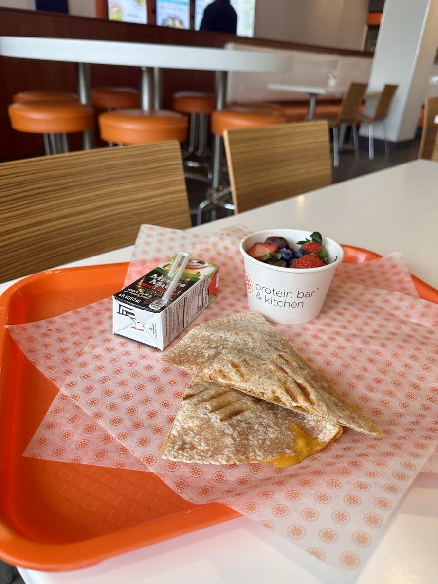 Fuel up for summer adventures at #PBKeats! Our Northbrook and Clybourn locations offer kid-friendly meals, perfect for their #SummertimeChi fun.😎🌞