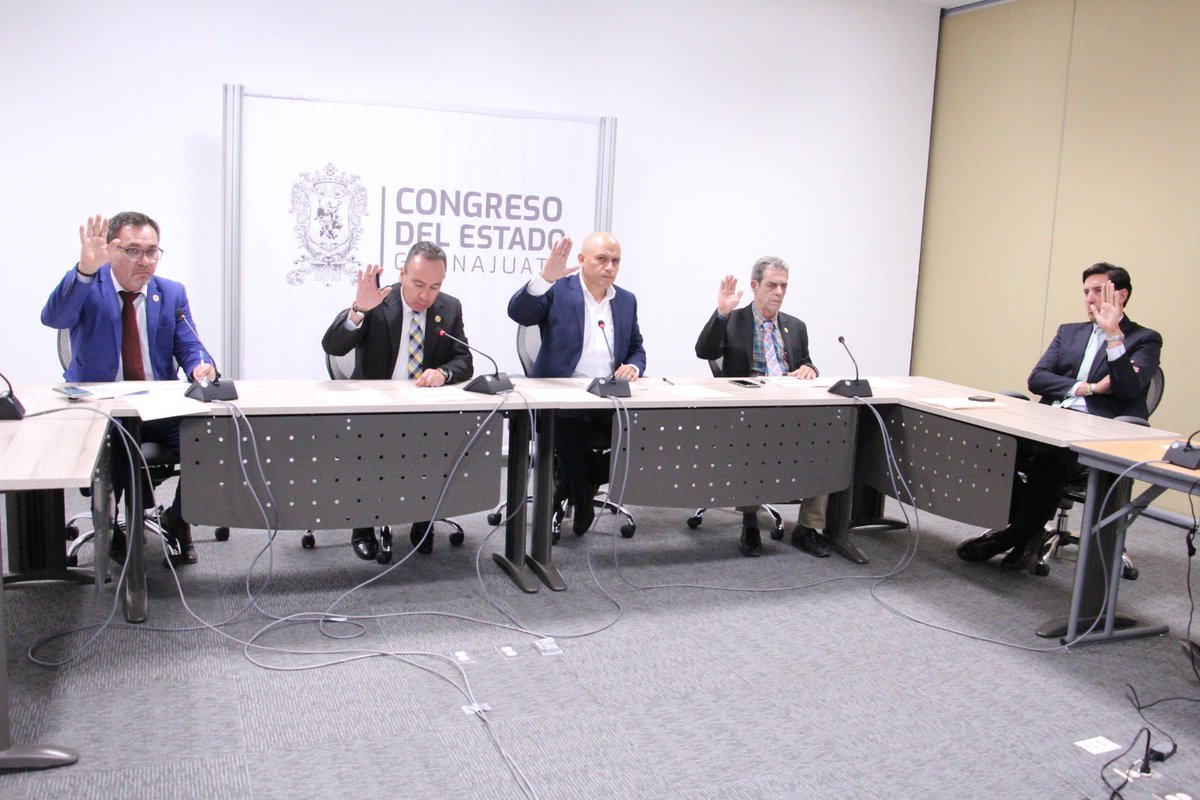 Ayer en reunión de la comisión de seguridad pública y comunicaciones, radicamos y fijamos metodología de análisis a las iniciativas sobre Policía Local de Investigación. El compromiso es tener el dictamen antes de que finalice el presente periodo ordinario.