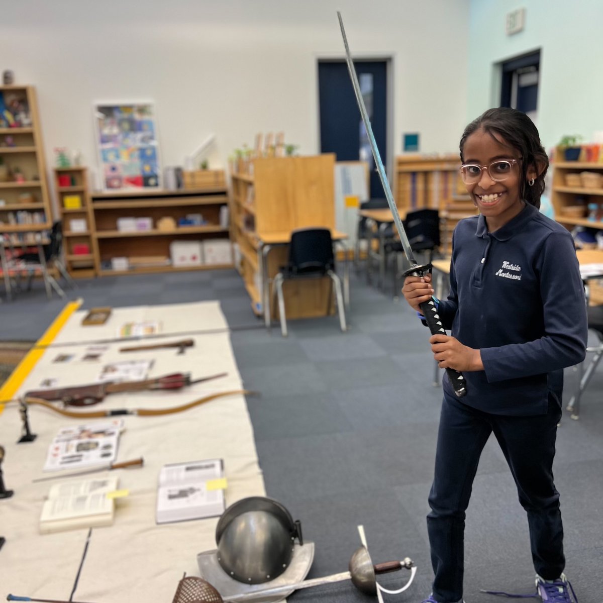 MontessoriHTX's tweet image. The #LowerElementary class had the pleasure of hosting a special #guest! Ms. Haley&apos;s husband, Mr. Jesse, brought his wealth of historical #knowledge to our classroom &amp;amp; shared an unforgettable lesson on &quot;Fundamental Needs: #sDefense.&quot; 🪓🏹 

Thank you, Mr. Jesse! 🛡️ 

#Montessori