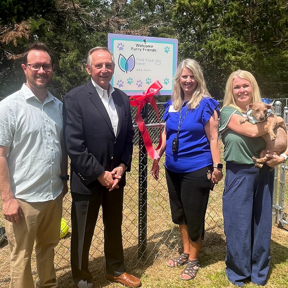 The Waterford on Highland Colony unveiled a project near and dear to their hearts: a dog park! “The dog park provides a safe space for our four-legged friends to play,” the ED said. #JoyfulBarks #SonidaSeniorLiving #SeniorLiving #SonidaJoyfulNotes #FindYourJoyHere