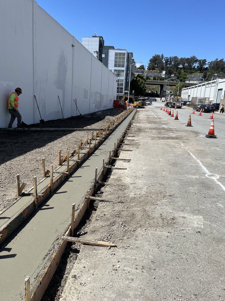 It's been a busy week in the Dogpatch neighborhood! Over the last few days, crews have re-paved Minnesota Street from Mariposa Street to 20th Street and began building new curb, gutter and sidewalk on 23rd Street between Minnesota and Tennessee Streets.