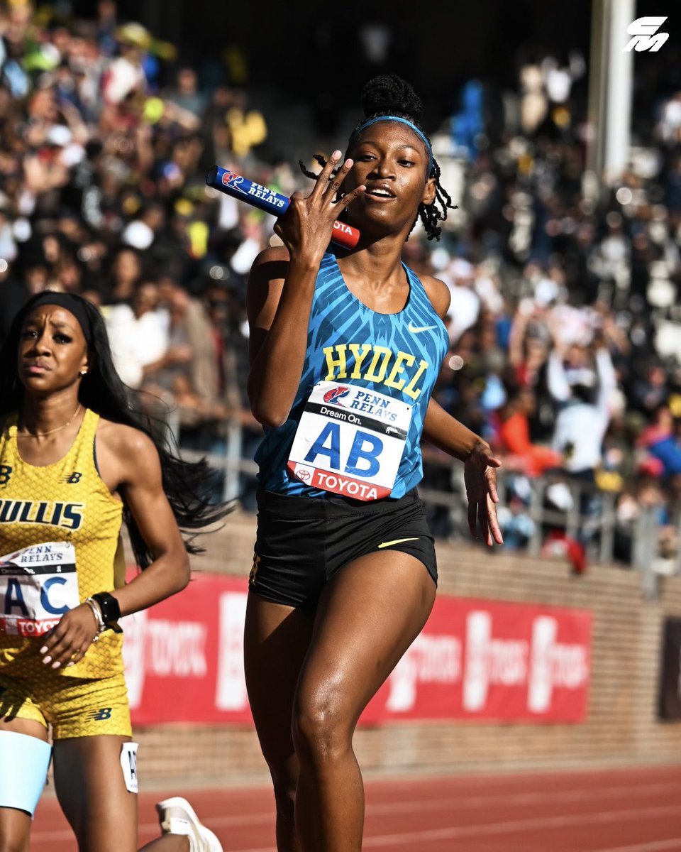 That’s three in a row 🏆🏆🏆 The Jamaican quartet from Hydel HS wins ANOTHER @pennrelays 4x400m title in 3:34.78. Just behind them, the Bullis HS crew from Maryland lowers their own U.S. high school record to 3:35.17. Talk about some serious speed! 🇯🇲🇺🇸