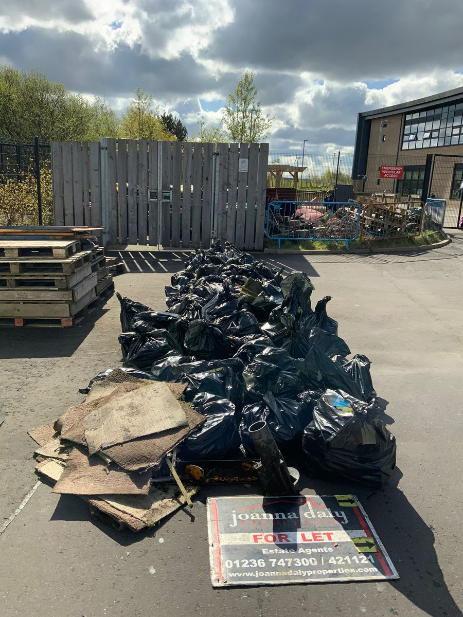 We have successfully cleared lots from our local community and school grounds these past few days. Look at how much we have collected and disposed of 👏. #springclean @KSBScotland @Hilltop_PC