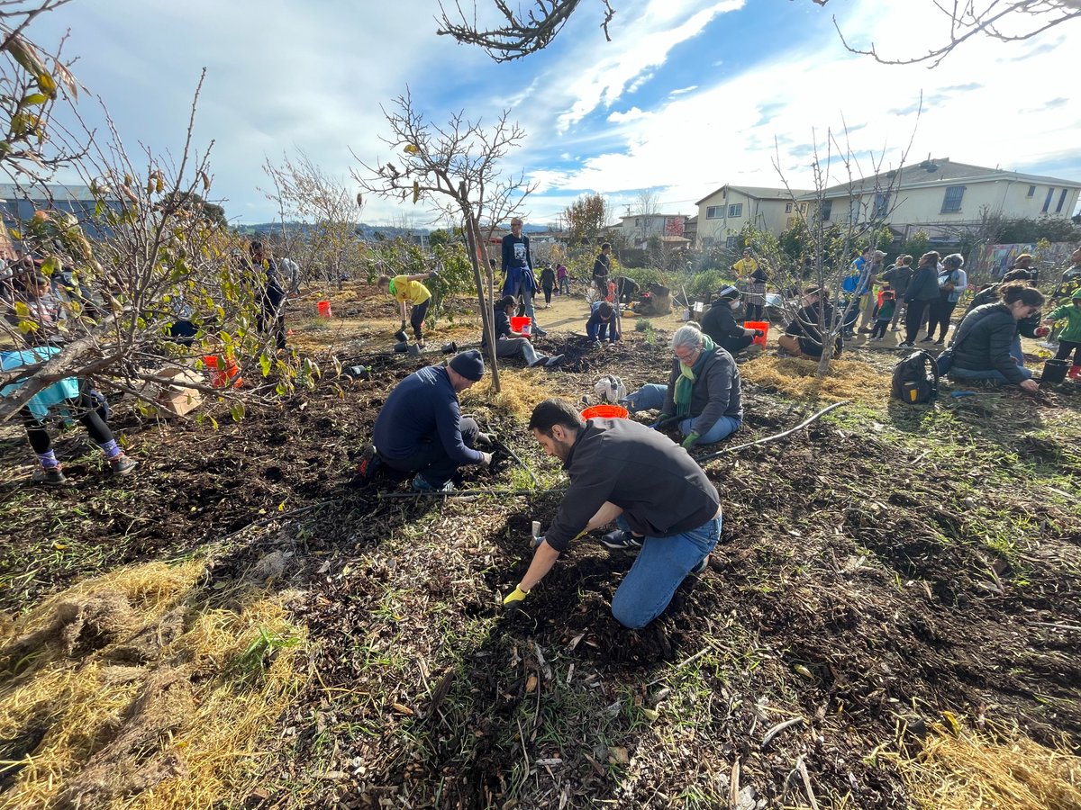 We are so grateful for our East Bay colleagues who work on service projects together throughout the year to help improve the communities we serve.  #VolunteerAppreciationMonth