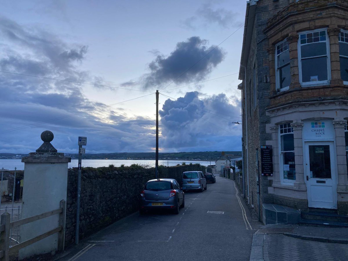 Mackerel Sky, Marazion 💙 tweet media