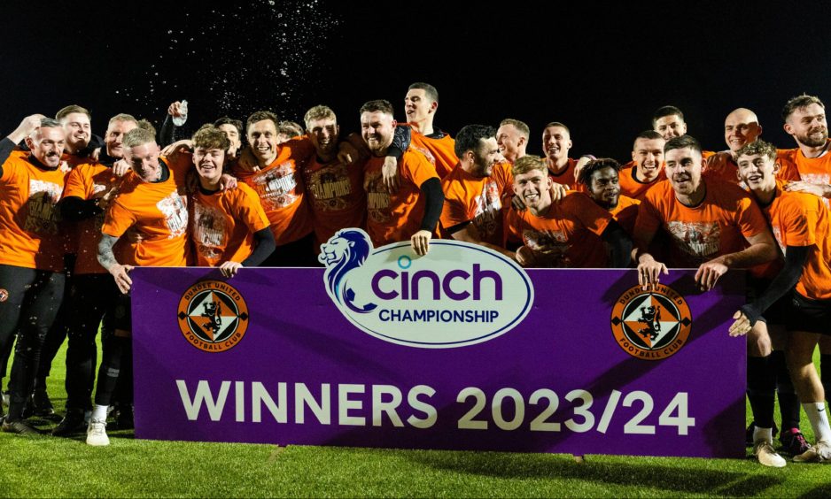 Airdrie 0-0 Dundee United: Jack Walton is Tangerines hero in Championship title win dlvr.it/T646SV