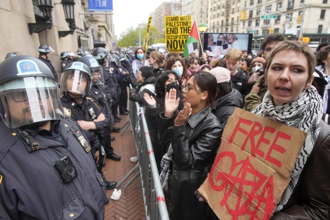 Protestas estudiantiles en #EEUU exigen fin del apoyo a Israel en el genocidio contra el pueblo palestino. Se contabilizan más de 8 000 actos en 850 ciudades y pueblos como parte de un enorme movimiento que es objeto de represión. #FreePalestine cubadebate.cu/especiales/202…