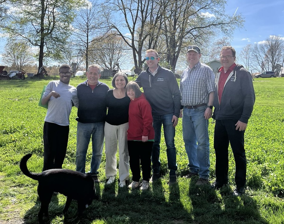 County Line Organic Farm is an incredible multi-generational, family-owned farm working toward biodynamic practices & sustainability in #Agriculture.

Thank you to Joe & Renee Ramunni & members of @OEFFA for showing me how you grow healthy & clean plants for #NortheastOhio!