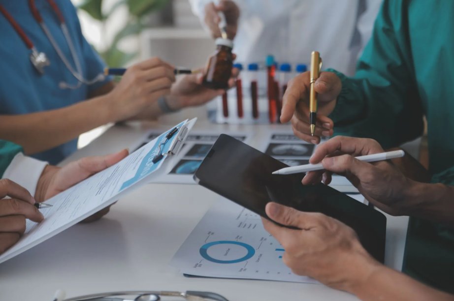 MedvisionI's tweet image. Discover healthcare&apos;s move to value-based care &amp;amp; capitation&apos;s role in PACE models. Explore how software improves outcomes through our latest blog: bit.ly/4dtGOVx.

#PACEPrograms #ValueBasedCare