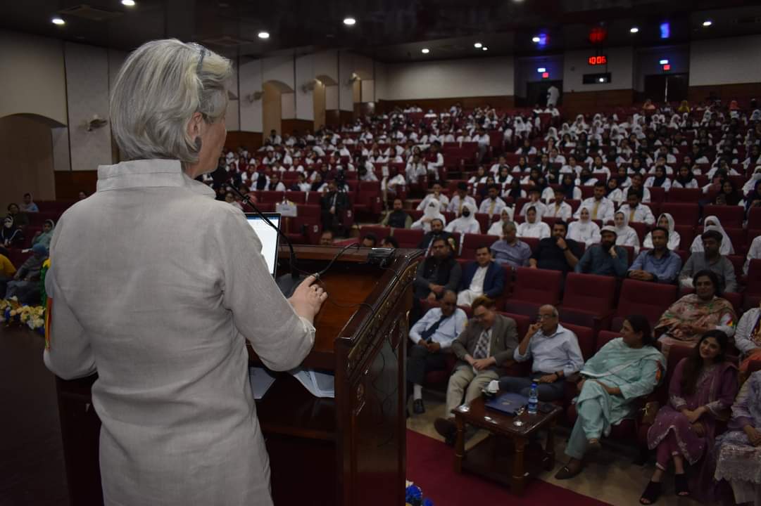 🌐 FAO Pakistan's Florence Rolle @florencerolle shared valuable insights during an awareness session at Foundation University for World Health Day 2024! She emphasized the importance of the Right to Food and its implications for Pakistan.  #MyHealthMyRight #FAOPakistan 🍎🥦