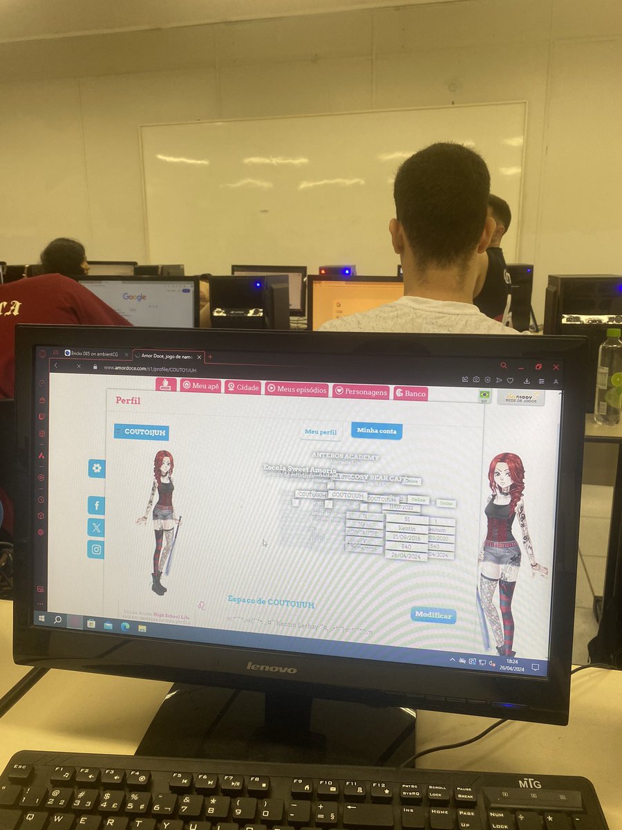 aula de informática na faculdade