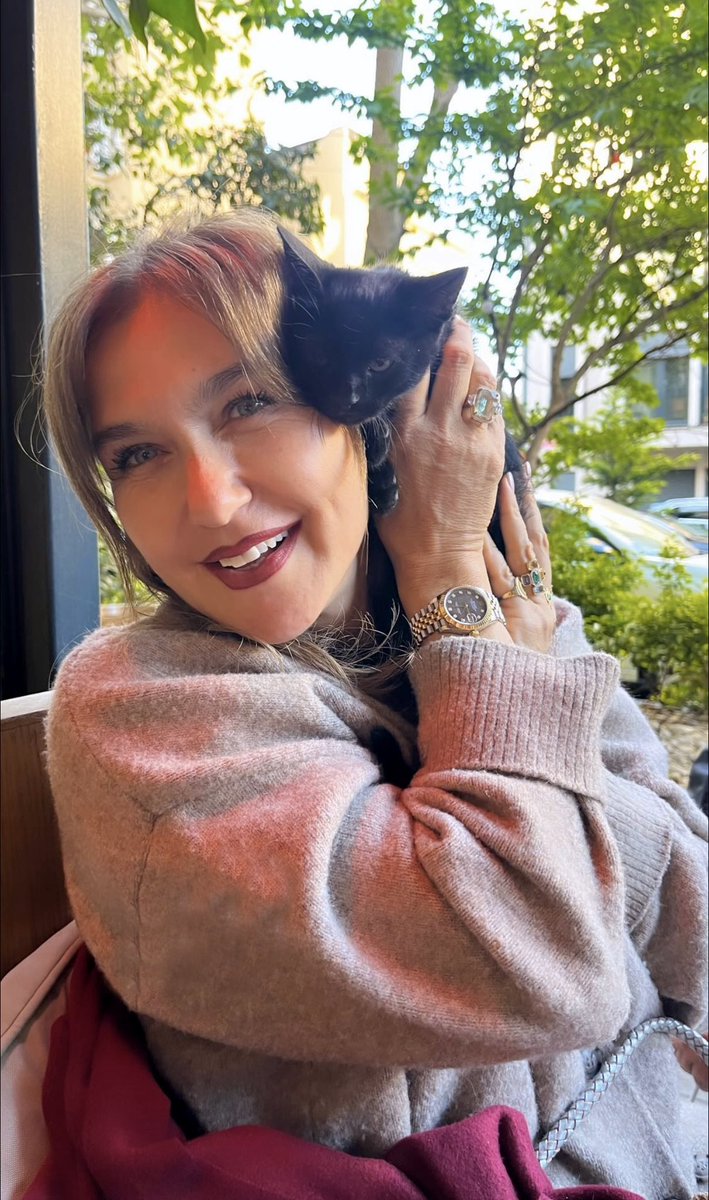 sevvalistlizi's tweet photo. Fotoğrafta iki tane kedi var… @sevvalsam 🥹🤩 https://t.co/JZ0O93dc0K