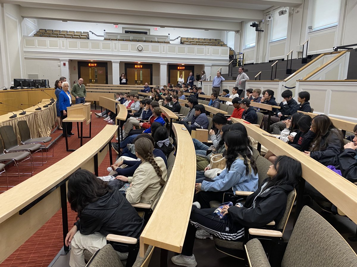 It’s always great to meet with AP Econ students from Winchester High School each year at the State House. I appreciate their thought-provoking questions! @senjehlen @mikeday4rep @mciccolo