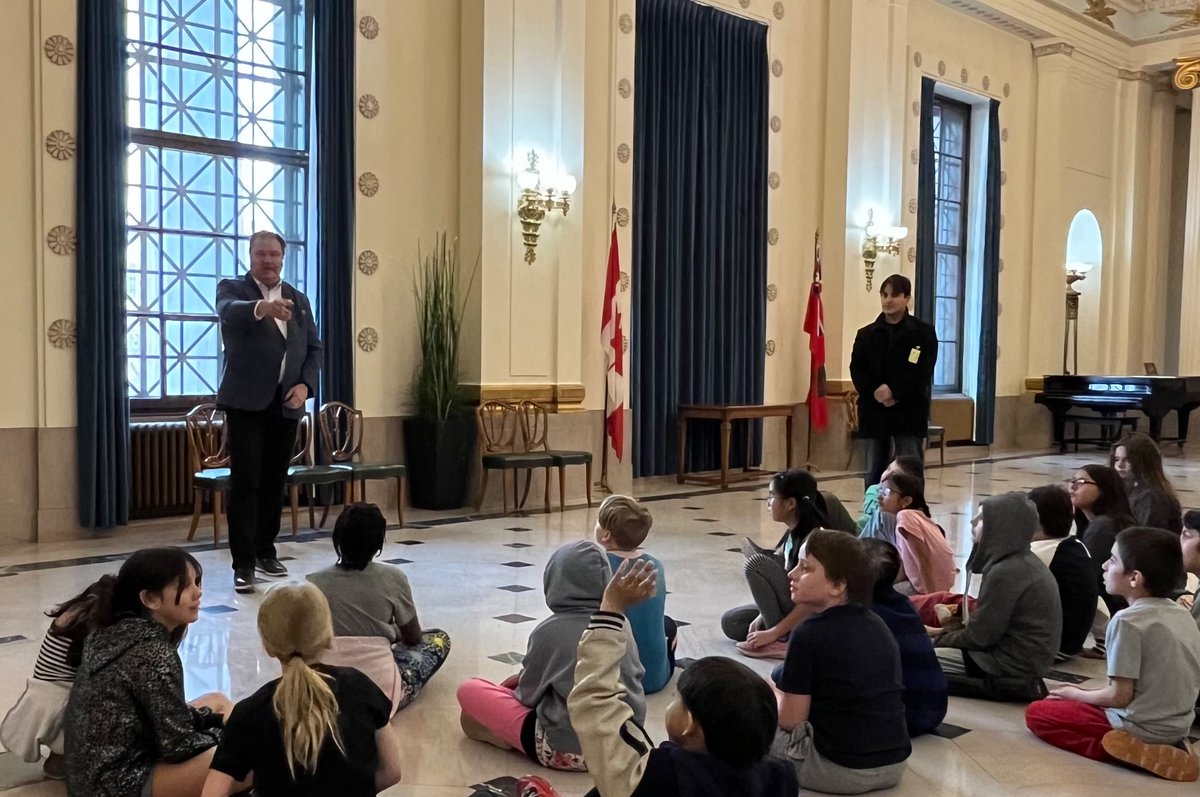I enjoyed a visit from some very attentive @general_byng students today during their tour of the Legislature. #mbpoli