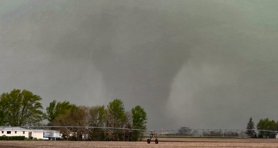 Monster tornado moments ago west of Missouri Valley, Iowa!! #newx #iawx @NWSOmaha
