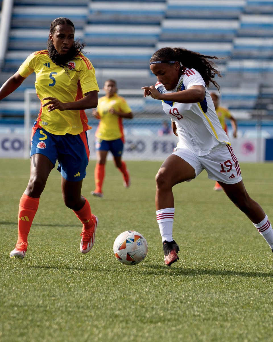 ⏰ 30’ Tiempo de hidratación. Colombia 1-0 Venezuela #SiempreVinotinto #VinotintoSub20Femenina