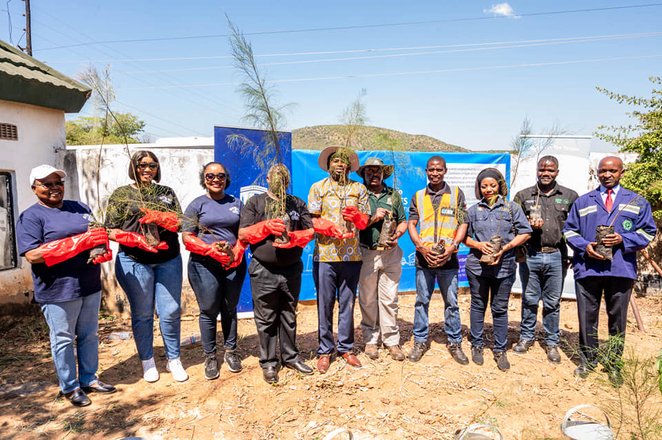 Today marked a significant milestone as Cavendish University Zambia, in collaboration with Nisco Group of Companies, hosted a successful tree planting ceremony at our plot in Kafue Town! #KKat100 #TeamCavendish #GreenInitiative