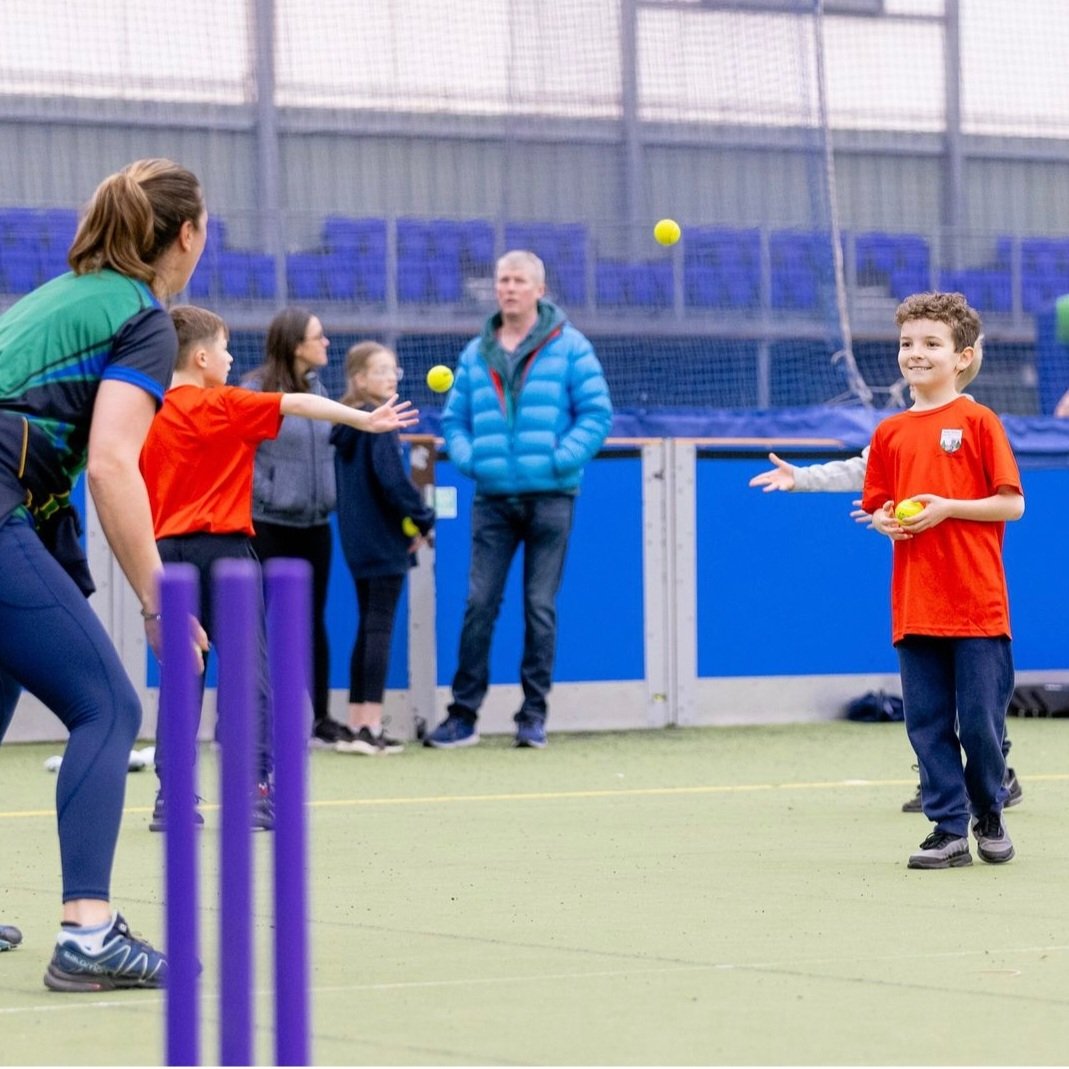 Earlier this month, Meadowbank Sports Arena hosted the 'Festival of Cricket' for a second time. After last year's success, we were delighted to welcome a number of visiting teams and also take the opportunity to introduce kids to the sport for the first time. A super day!