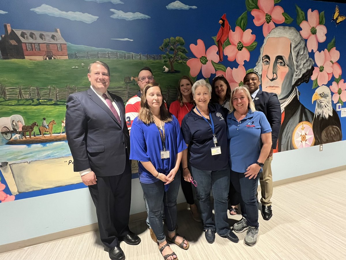 So awesome to kick off #STEAM night at The Farm @FerryFarmES with the unveiling of @SCPSchools latest mural depicting FFES’s namesake #ElevateStafford