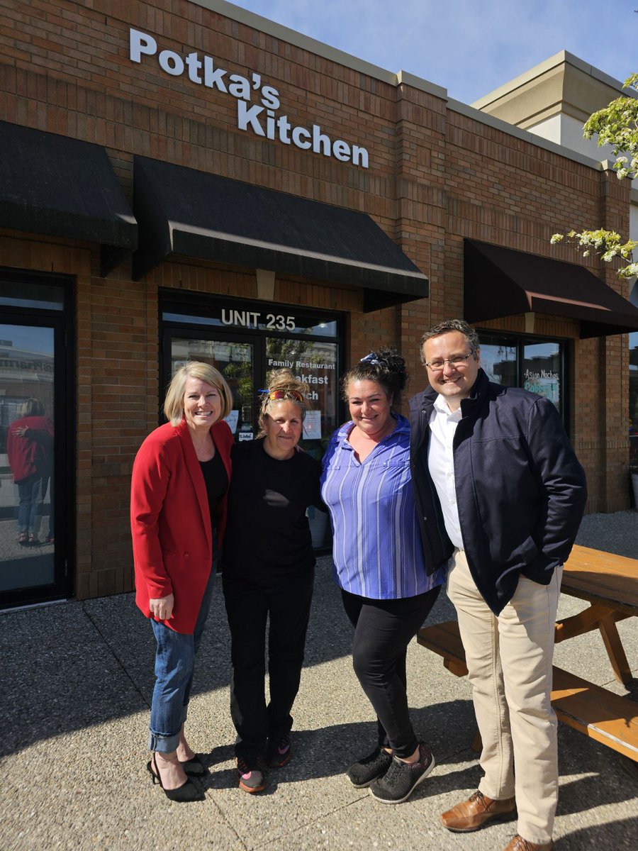 Terrific meeting with Lakeshore @MayorTBailey to talk about investment, infrastructure, and housing in our federal Budget 2024. Thank you to Erin and Karen for the wonderful service at Potka's Kitchen.