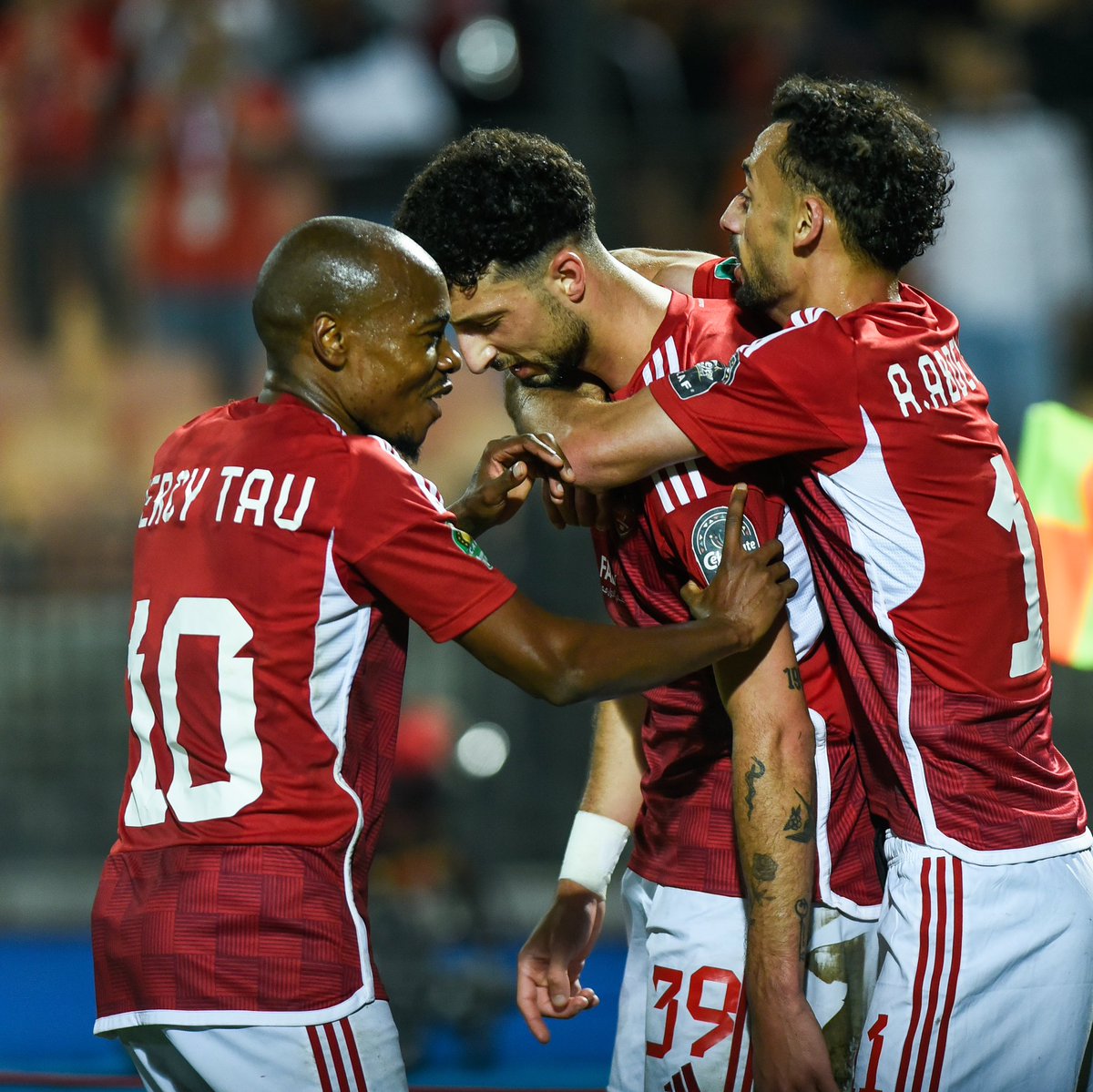 بهدف ولا أروع لاعبنا وسام أبو علي ينضم لقائمة هدافي النادي في البطولات الأفريقية ❤️🦅

#يلا_يا_أهلي