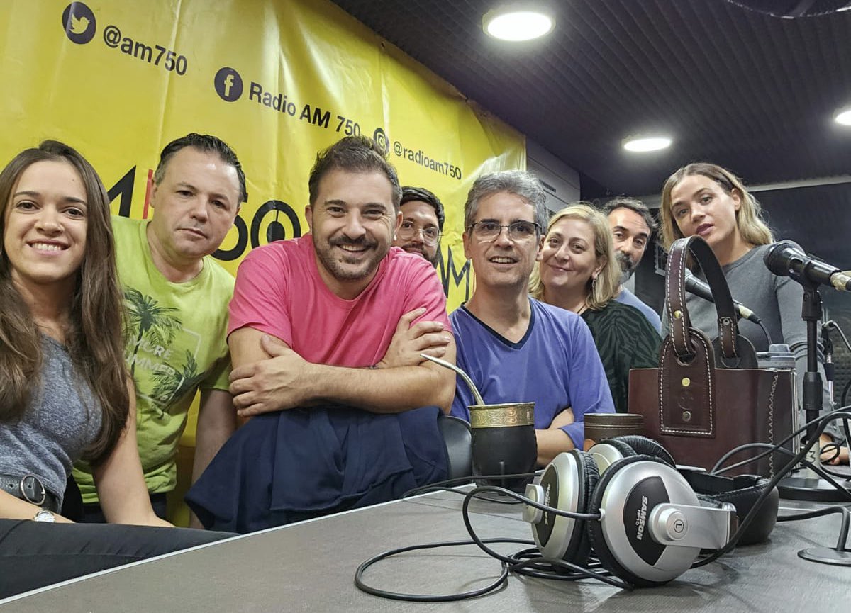 Diego Brancatelli (@diegobranca) on Twitter photo Con este equipazo hacemos BRANCA DE VUELTA hasta las 21hs en <a href="/AM750/">LA 750</a>
Hasta el 13 de Mayo salimos desde la FERIA DEL LIBRO !
Pasá y nos damos un abrazo Peronista !
<a href="/DavidCufre1/">David Cufré</a> <a href="/vanesaolivieri/">Vanesa Olivieri</a> <a href="/MelisaMolina93/">Melisa Molina</a> <a href="/DIEGOGARCIASAEZ/">DIEGO GARCIA SAEZ</a> Con este equipazo hacemos BRANCA DE VUELTA hasta las 21hs en <a href="/AM750/">LA 750</a>
Hasta el 13 de Mayo salimos desde la FERIA DEL LIBRO !
Pasá y nos damos un abrazo Peronista !
<a href="/DavidCufre1/">David Cufré</a> <a href="/vanesaolivieri/">Vanesa Olivieri</a> <a href="/MelisaMolina93/">Melisa Molina</a> <a href="/DIEGOGARCIASAEZ/">DIEGO GARCIA SAEZ</a>
