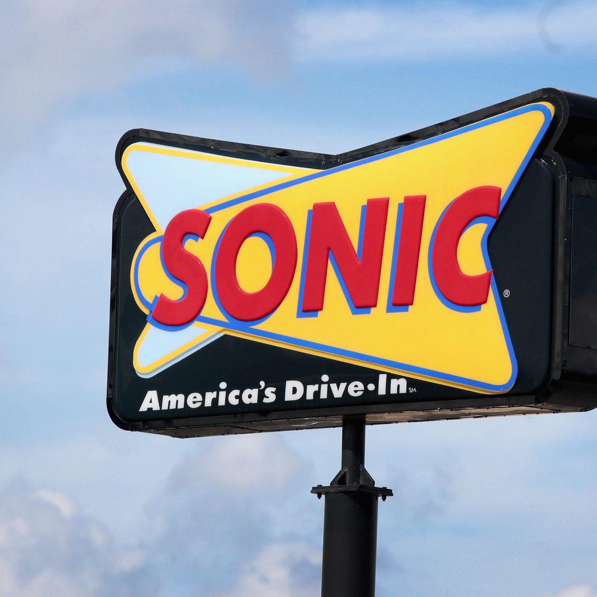 👨🏽‍🏫Teachers, you deserve a break & a delicious one!  SONIC's Teachers' Circle gets 5 FREE deals during Teacher Appreciation Week (May 6-20)!  BOGO Blasts, free cheeseburgers, & more. #ThankATeacher #Freebie #SONICApp 👩🏻‍🏫

freebiefanatics.blogspot.com/2024/04/bundle…