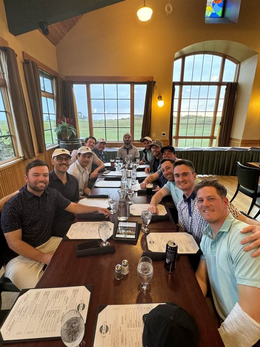 The Fellas* are enjoying a wonderful dinner at McKee’s pub wearing their finest @mizzenandmain 36 holes down and 36 to go plus a scramble round mixed in between A lot can happen, but one things for certain, #BLOCX is loving the #MizzenBroAm @BushLeagueOpen