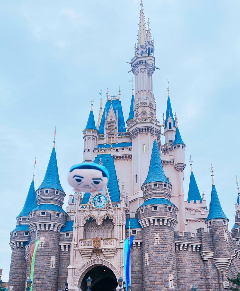 bata77277's tweet photo. シ/ンデ/レラ🏰と空飛ぶのる島 https://t.co/a7TxAYWJfJ