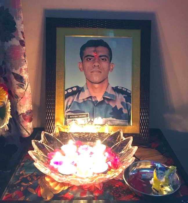 He stood like a solid rock between his brothers in arms & terrorists who fired indiscriminately on Apr 27,2017 at wee hours. A Brave Soul was the Only Son to his Parents,who laid down his life. Homage to CAPTAIN AYUSH YADAV 310 MEDIUM on his Balidan Diwas today #KnowYourHeroes