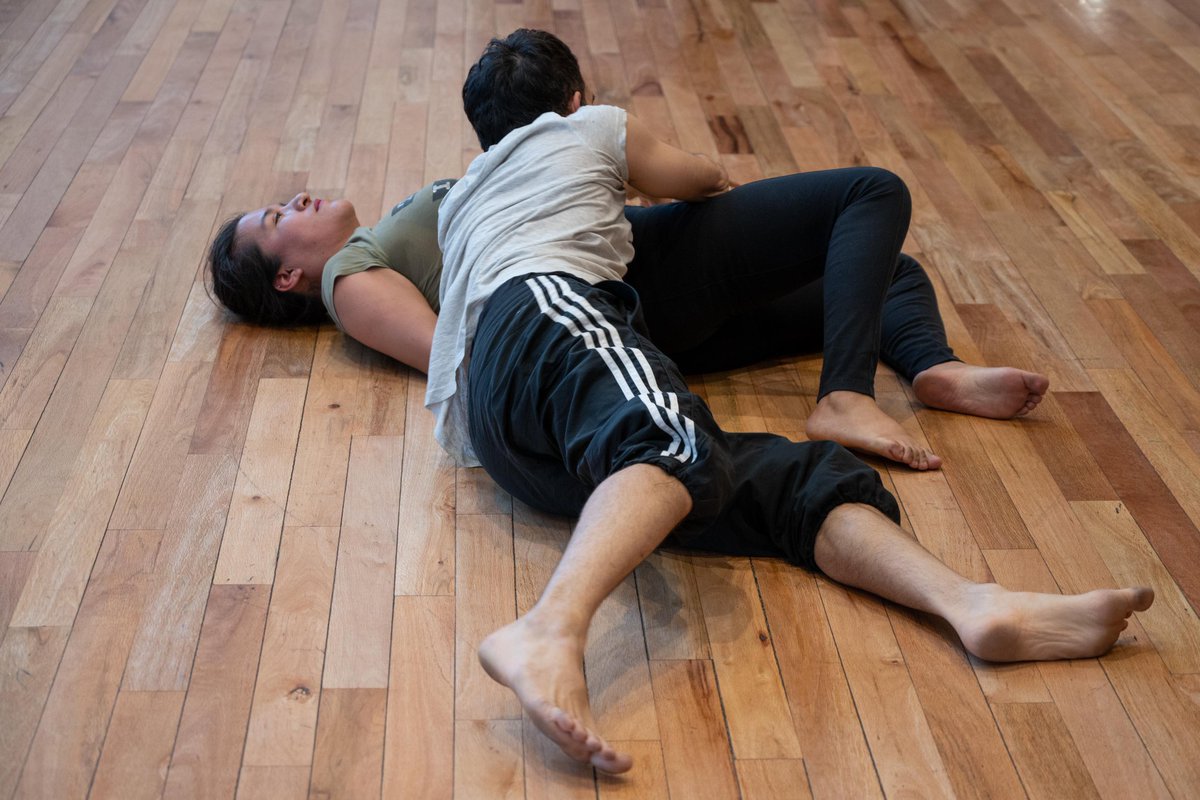 En @lafarocosmos, se compartió este viernes una clase magistral de danza impartida por el bailarín Manuel Fajardo, además de una presentación de la compañía Artefacto Danza, las cuales dieron inicio a las actividades que el recinto ofrecerá la siguiente semana entre laboratorios…