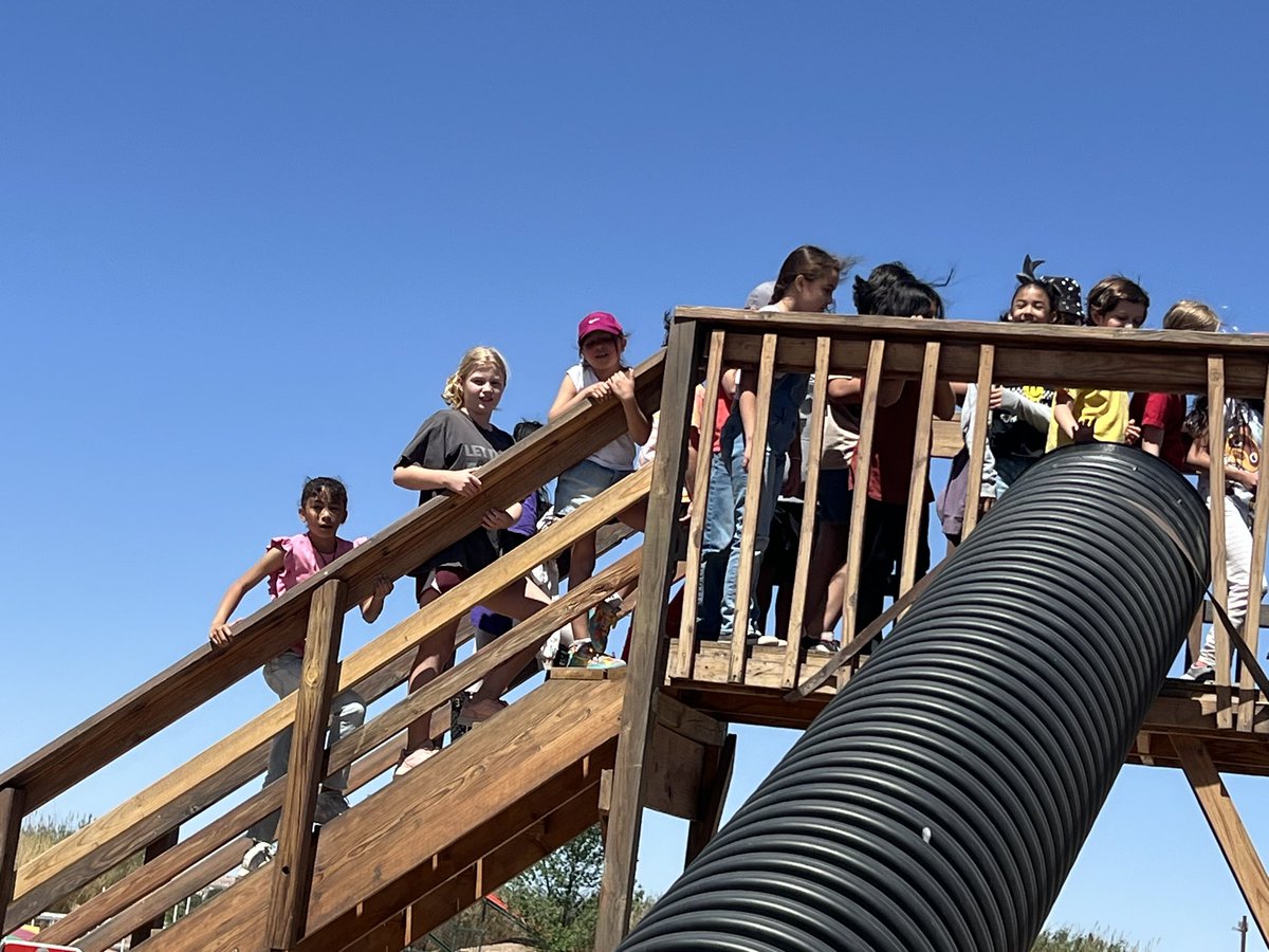 To end our week’s featured activities, 4th graders had a day filled with great memories at La Union Corn Maze 🌽 thank you, teachers for planning a day to enjoy now that STAAR tests are accomplished ✅ #itstartswithus #bravebullsspirit