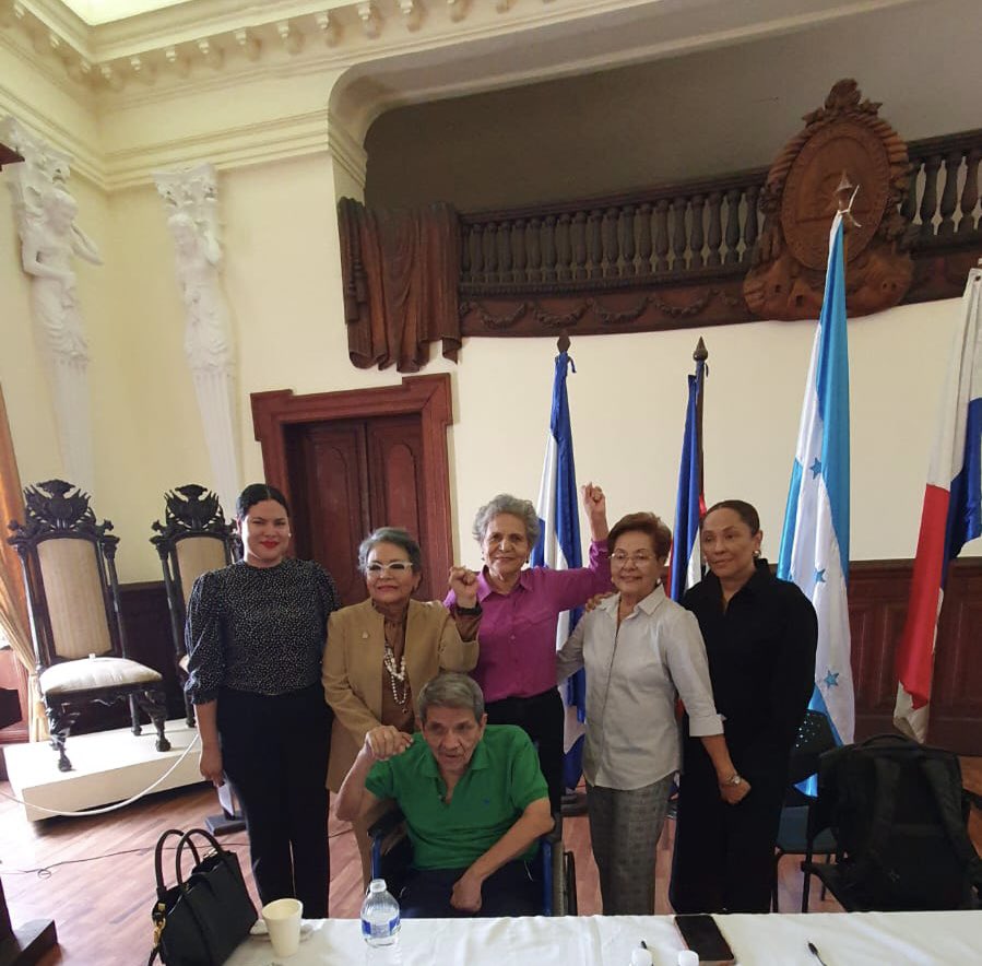 ¡Sangre de mártires, semilla de libertad! 
La exposición en el Museo de la Memoria «Las huellas de la Ruta Bananera» por Tania Martínez llamó al compañerismo y a la lucha. A 70 años de la Huelga bananera haremos sentir nuestro poder en las calles este 1.º de mayo. ¡HLVS!