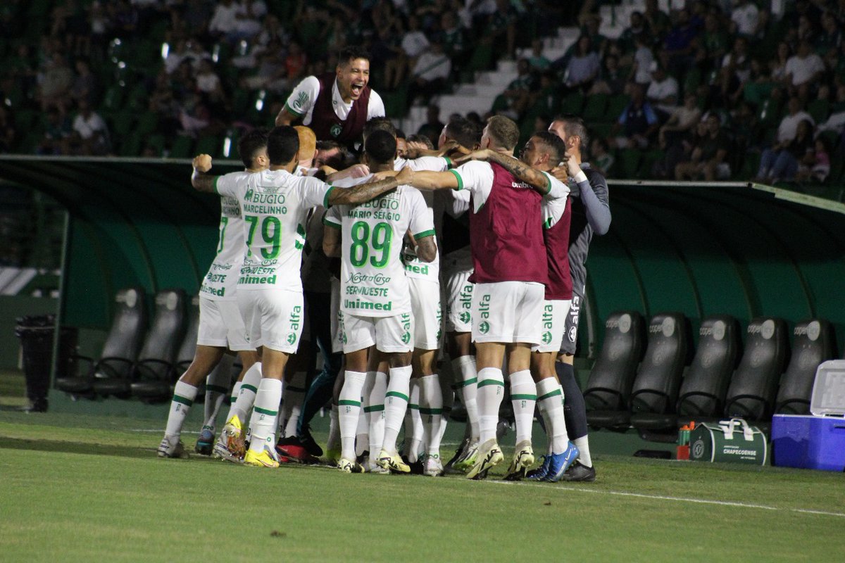 Jogar JUNTOS e lutar até o final é a nossa cara! 💪💚

📷 João Heemann | ACF 

#VamosChape #OndaVerdeEBranca