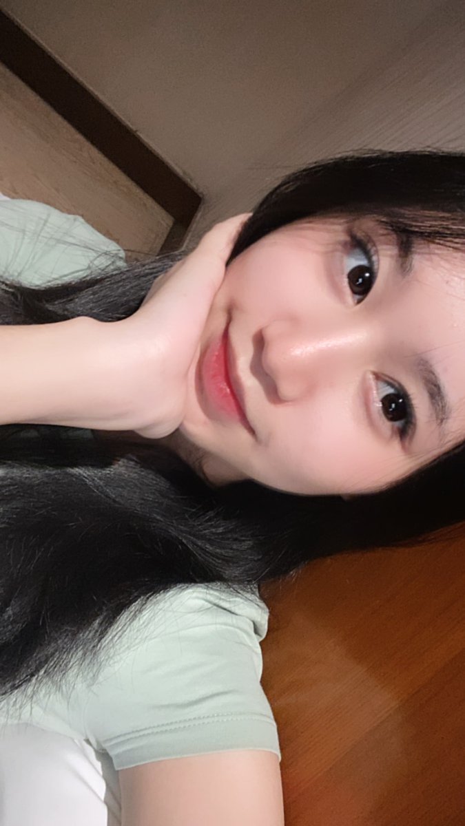 Alyaamandafth_'s tweet photo. muka barubgn masih mengantuk😂 https://t.co/J4bYu3aiUR