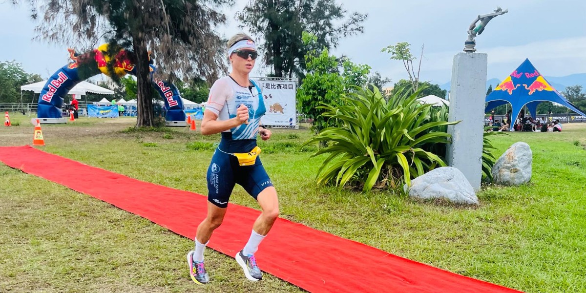 The lead men and women are now out on the run through the hot and humid Taitung National Park at Challenge Taiwan with Kurt McDonald and Els Visser in then lead after both dominating on the bike 🔥 #wearetriathlon #challengefamily