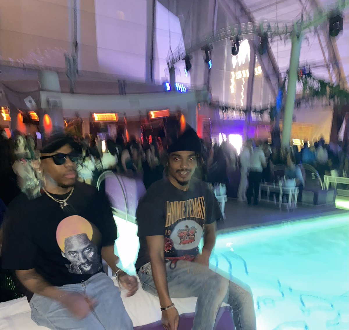 CJ2Wireless's tweet photo. 🖤🤞🏾 https://t.co/RKBUWlGn1b