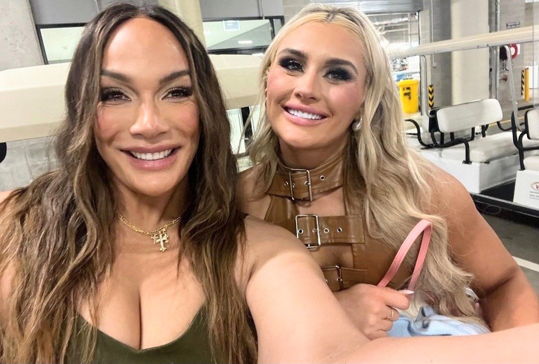 Assuming Chelsea Green stays on #WWERAW - I’m so happy her and Maxxine can remain travel buddies! And now Tiffany Stratton & Nia Jax can officially be travel buddies as well on #SMACKDOWN 🫶